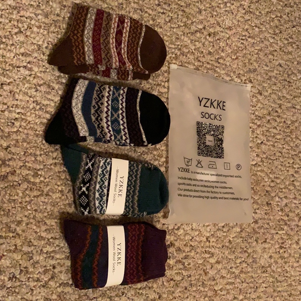 4 pack of never worn women’s patterned wool socks